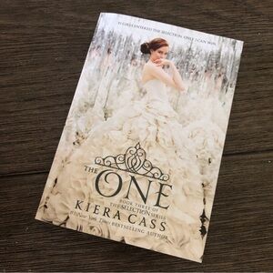 The Selection Series: The One by: Kiera Cass paperback book